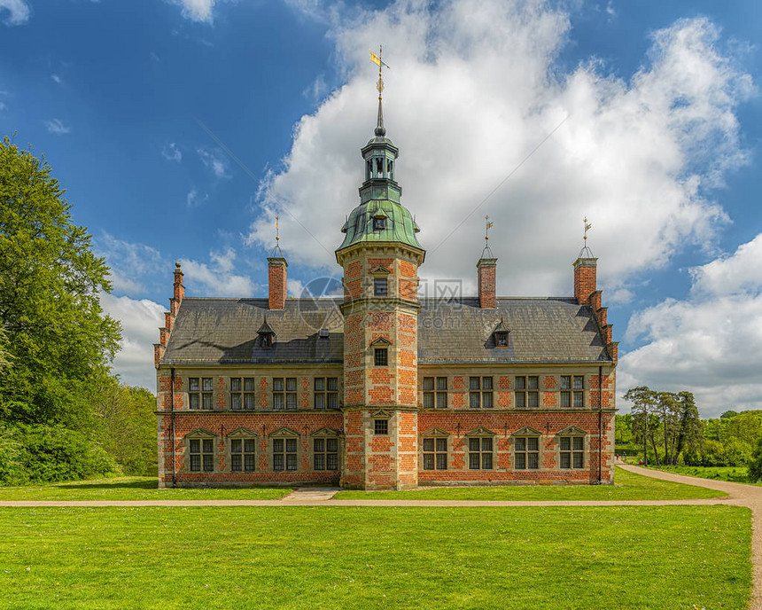 Frederiksborg是丹麦最美的城堡之一图片