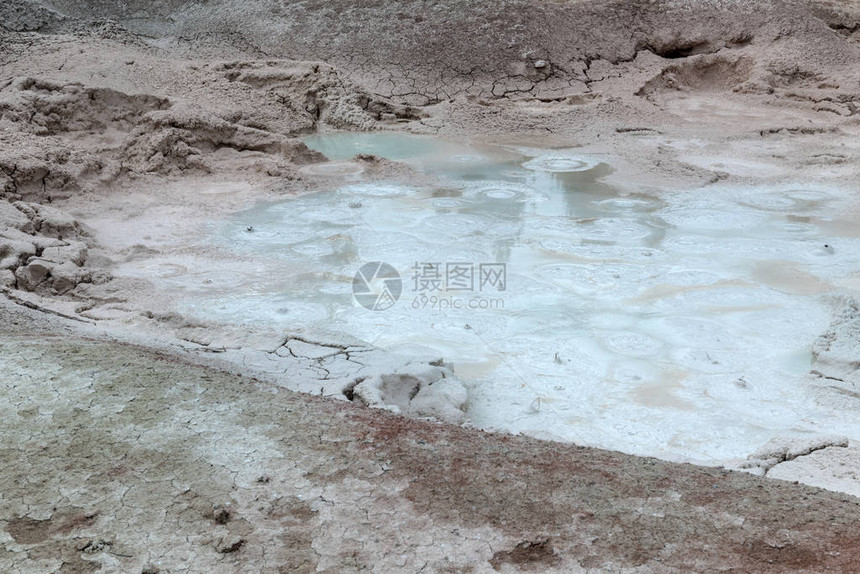 Geyser盆地蓝热池图片