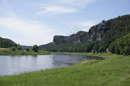 巴斯泰菲尔森从KurortRathen到瑞士萨克森的StadtWehl背景