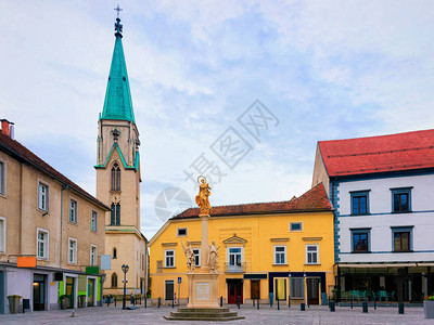 斯洛文尼亚Celje老城主广场的城市景观图片