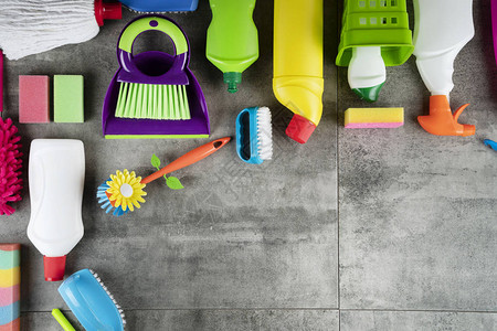 地板上彩色清洁产品房屋清洁概图片