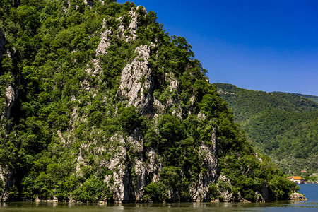 多瑙河在铁门也称为塞尔维亚的Djerdap峡谷图片