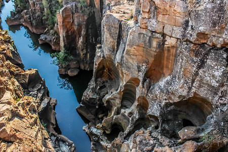 水蚀非洲Mpumalanga的Blyde峡谷保留地布尔背景