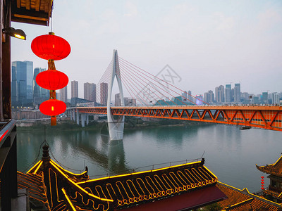 美化重庆近水市中心的古老和现代建筑日落时在市中图片