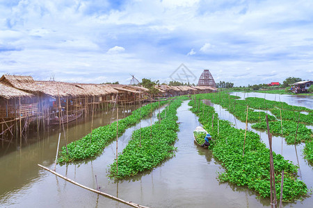在泰国SuphanBuri省SaPanKhong浮动市场旁边图片