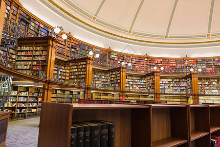 利物浦中央图书馆在一个美丽的圆阅览室里高清图片