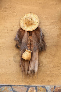 帽子和椰棕雨衣图片
