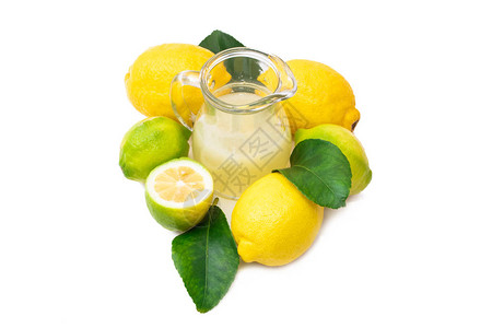 天然柠檬和柠檬水分离图片