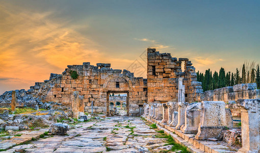 HierapolisPamukkale的北拜占庭门图片