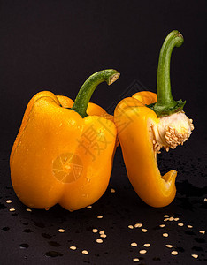 带种子的甜黄辣椒健康食品背景图片