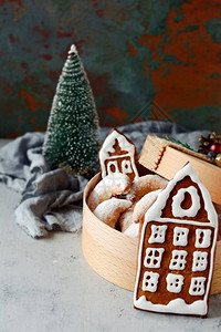 圣诞节背景上的圣诞饼干礼品盒节日气氛圣诞背景与圣诞饼干和图片