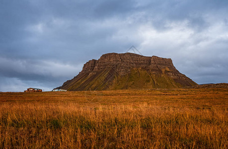冰岛南部60号公路的孤山2图片