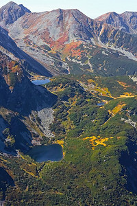 西部塔特拉山秋季沃洛韦茨峰的罗哈克斯湖斯洛伐克山区秋图片