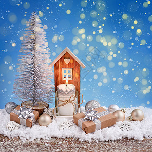 圣诞或贺卡上写着蜡烛小屋和节日装饰图片