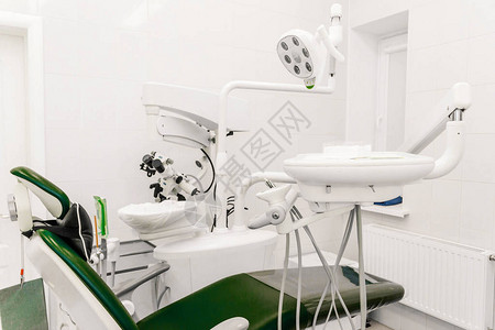 带有显微镜的现代牙科办公室概览照高清图片