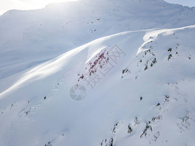 努纳塔克瑞士阿尔卑斯山的雪覆盖背景