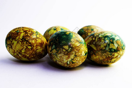 传统手工制作的黄色绿东方人鸡蛋涂图片
