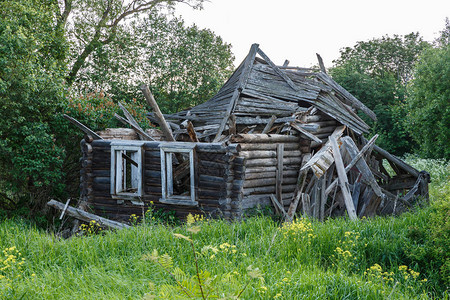 在俄罗斯小村庄被废弃图片