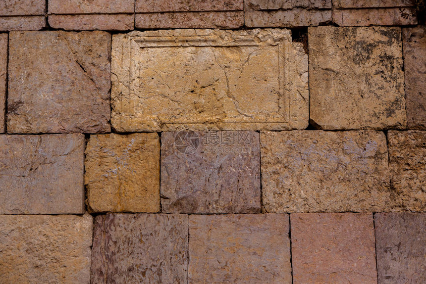 约旦杰拉什市的罗马遗址现代城市外的Gerasa有围墙的希腊罗马定居点的废墟杰拉图片