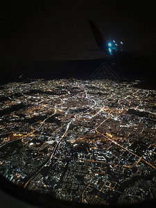 晚上从飞机上俯视陆地图片