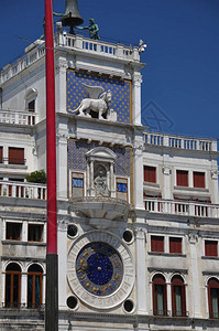 威尼斯圣马可广场的钟楼图片