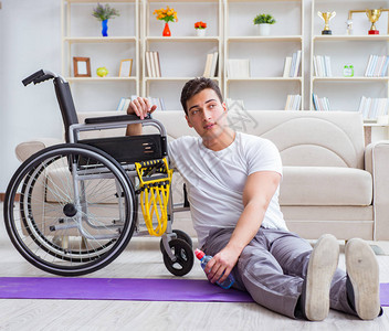 在家中康复的残疾人图片