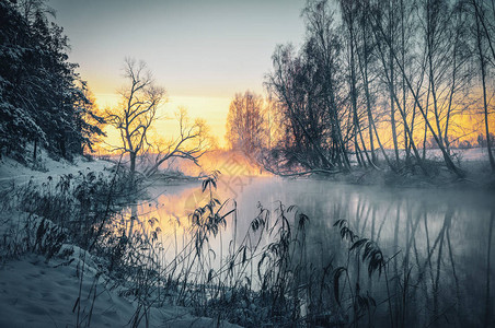 在冬天河的风景日出图片