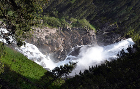 克里姆尔瀑布是奥地利在阳光明媚图片