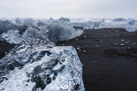 冰岛钻石海滩的冰山图片