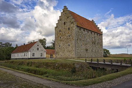瑞典南部古老的中世纪城堡Glimmingehus的全景图片