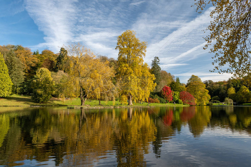 威尔特郡Stourhead花园湖周图片