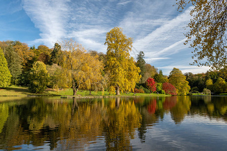 威尔特郡Stourhead花园湖周图片