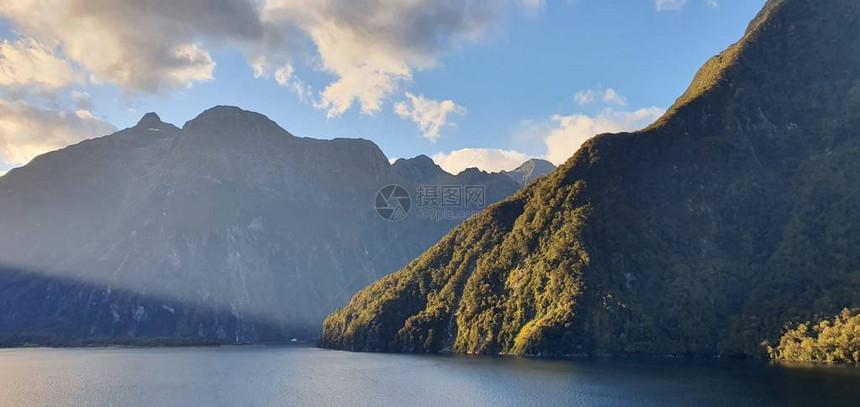 新西兰密尔福德音响和令人怀疑的音响Fjord大图片