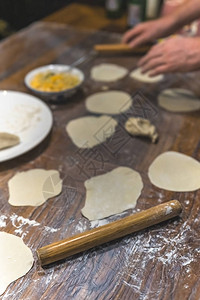 四川省成都市一家旅行者旅馆的烹饪课上将用于制作传统饺子图片