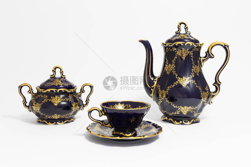 美丽的钴蓝色复古瓷茶具的特写镜头图片