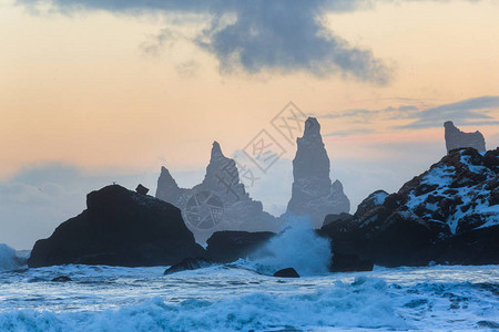 巨魔脚趾冰岛冬天巨怪手指岩石维克背景
