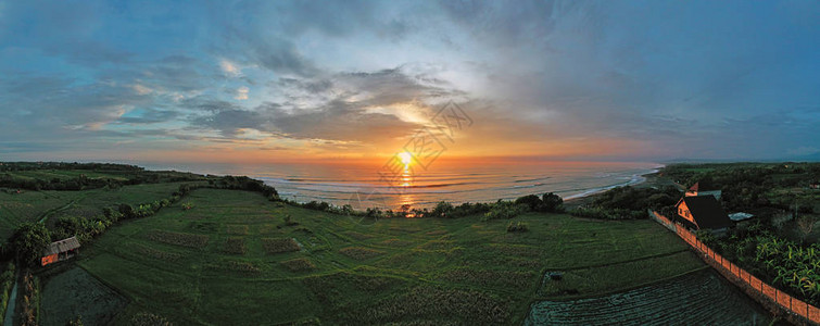 印度尼西亚巴厘岛西海岸日光照图片
