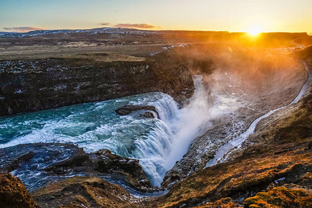 冰岛古斯瀑布和日出图片