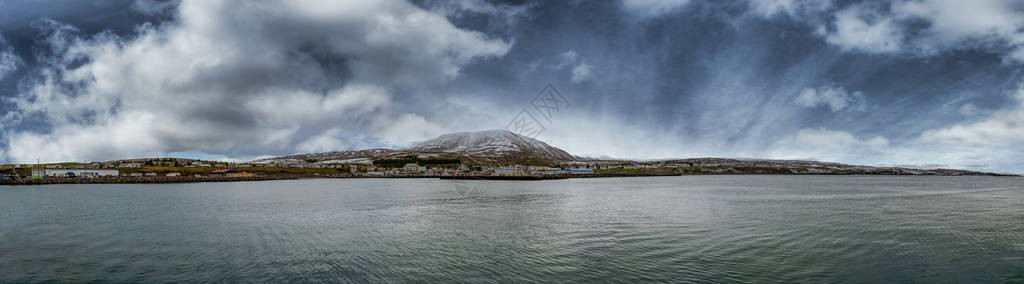 冰岛历史城镇Husavi背景图片