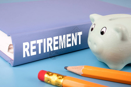 退休计划教育职业奖金保险和福利概念办公桌上的规图片
