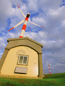 风力发电机和天空图片