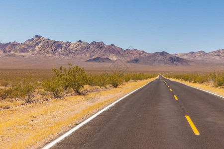 荒漠山的自然美景欢乐大道通向谷公园美国图片
