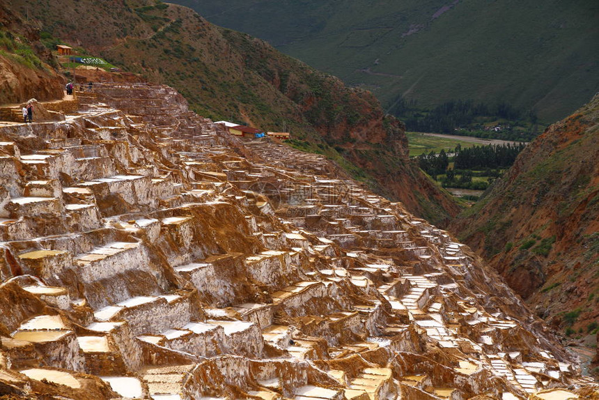 查看位于秘鲁神圣谷地的马拉斯盐矿的露台和盐池单图片