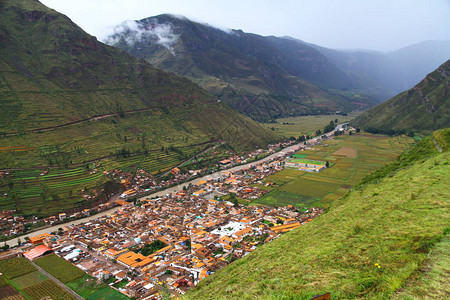 秘鲁圣谷Urubamba河和Pis图片