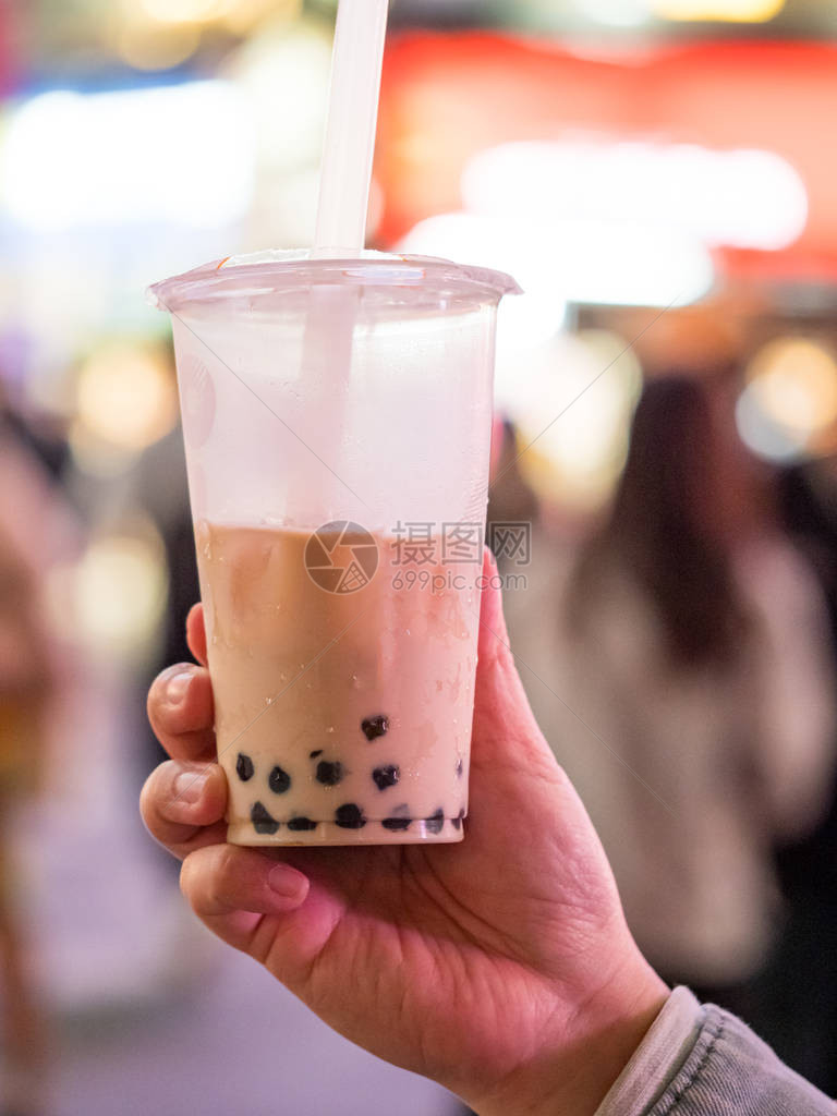 珍珠奶茶是夜市的传统饮品图片
