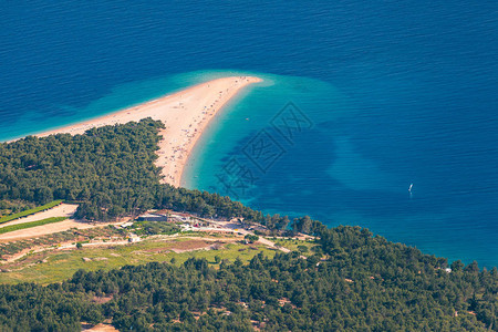 著名的亚得里亚海滩ZlatniRat高清图片