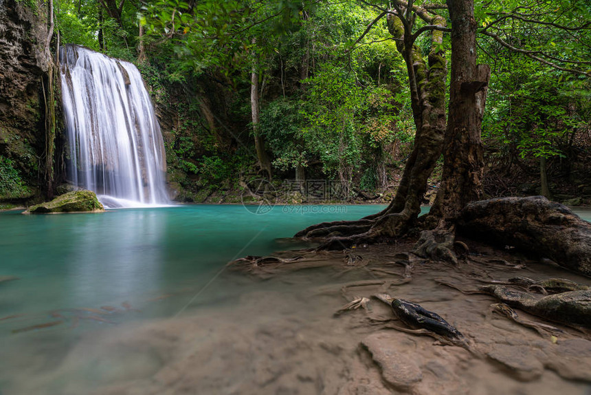 埃拉旺瀑布第三级美丽的自然风景图片
