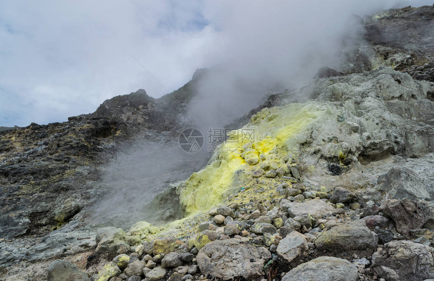 印度尼西亚苏门答腊Sibayakstratovolcano山硫矿中覆盖的图片