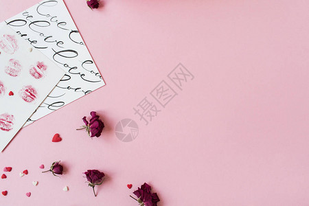 粉红色背景的节日装饰弗莱特情人图片