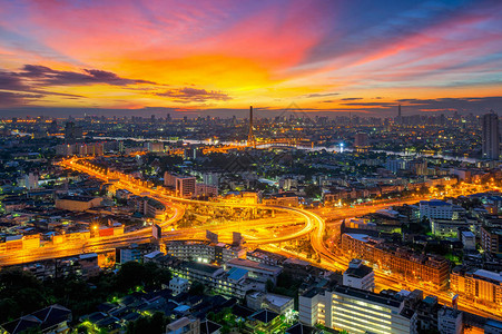 曼谷交通ArunAmarin与拉玛八世桥交汇处的鸟瞰图图片